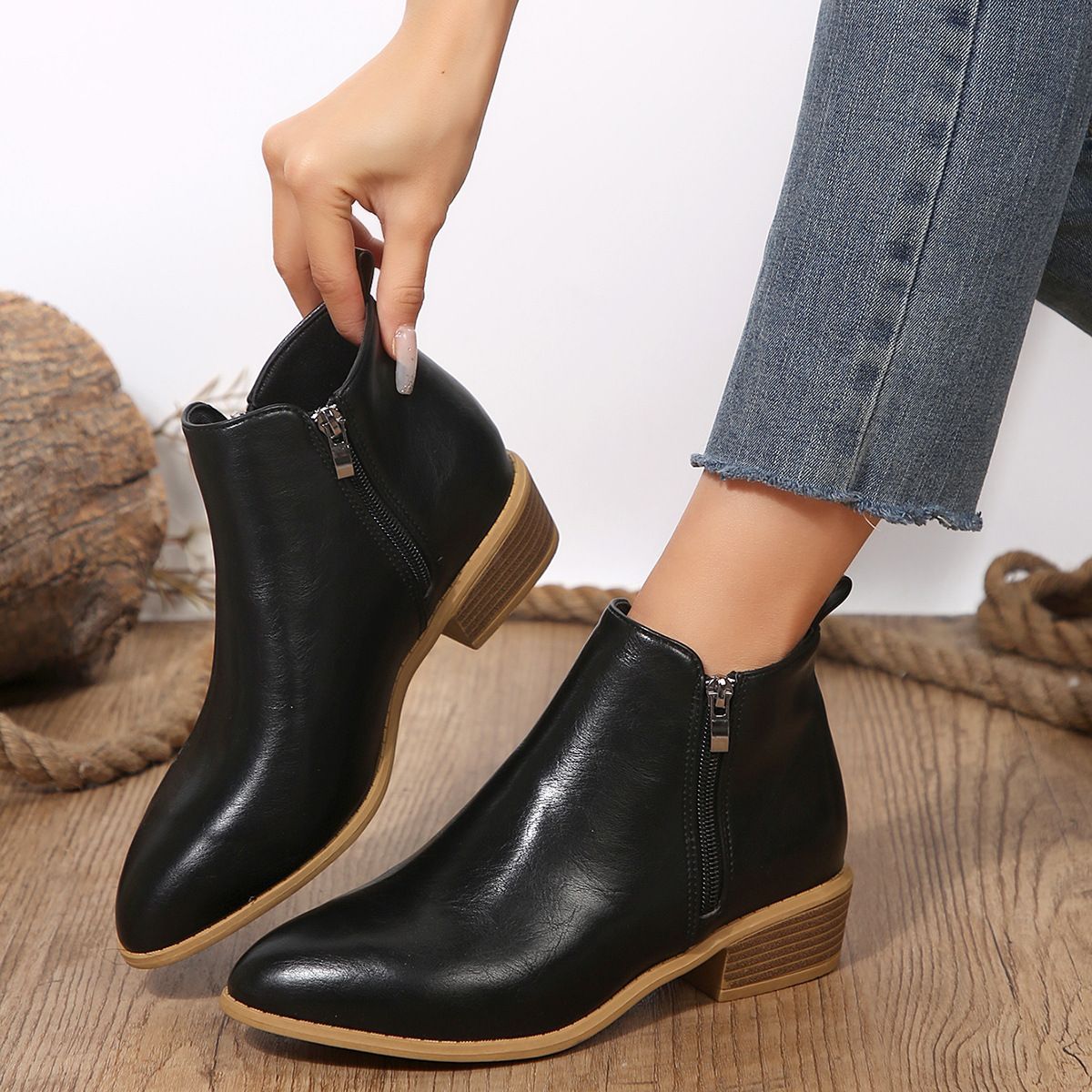 Bottines Femme Style Martin à Talon Épais et Fermeture Éclair